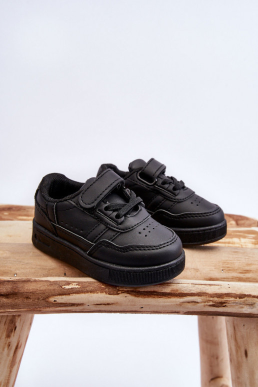 Chaussures de sport pour enfants du modèle classique de couleur noire Marlin Chaussures de sport pour enfants du modèle classique de couleur noire Marlin