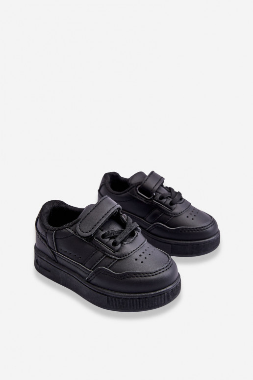 Chaussures de sport pour enfants du modèle classique de couleur noire Marlin Chaussures de sport pour enfants du modèle classique de couleur noire Marlin