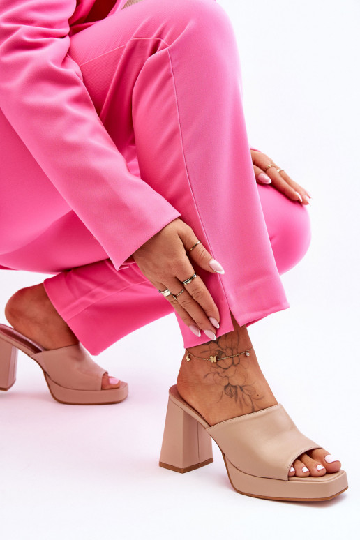 Chaussons en cuir à talons beige Livesa