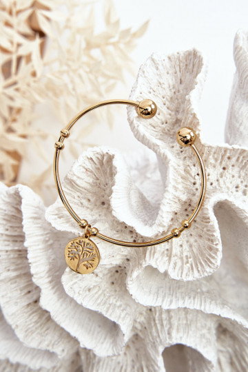 Le bracelet est en or 2
