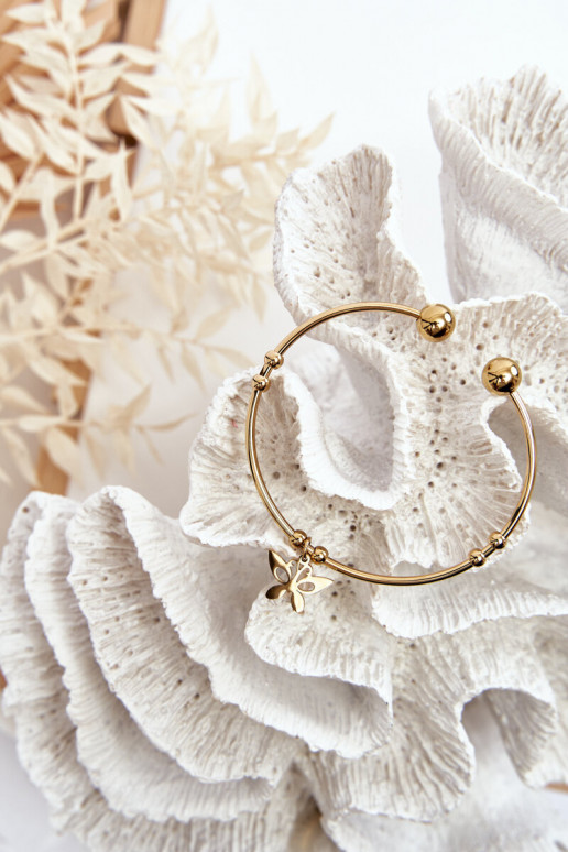 Le bracelet est en or Le bracelet est en or