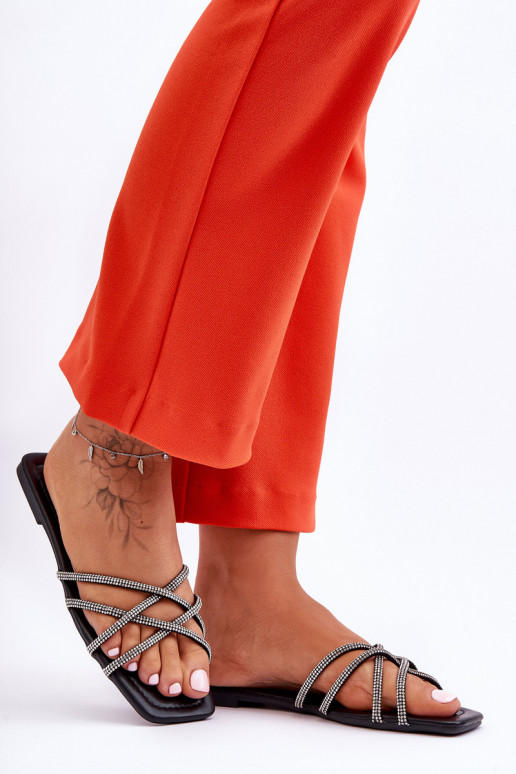 Chaussons à lanières I couleur noir Leomi