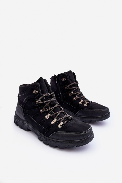 les bottes de randonnée sont chauffées en Cowder noir