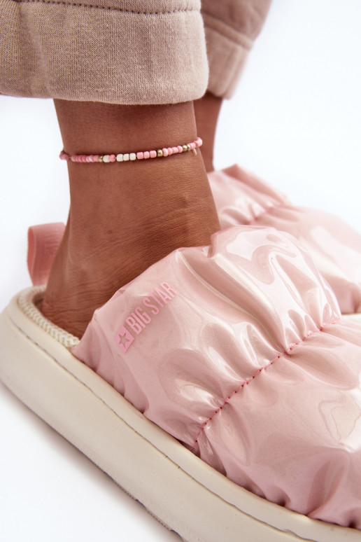 avec des pantoufles brillantes rose Big Star MM274129
