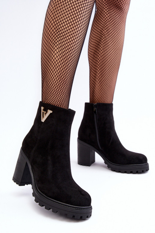 Bottines en daim avec ornements en noir Strong
