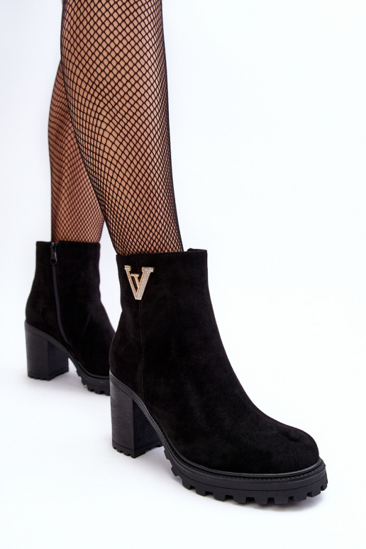 Bottines en daim avec ornements en noir Strong