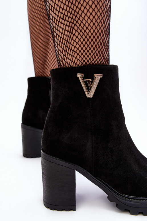 Bottines en daim avec ornements en noir Strong