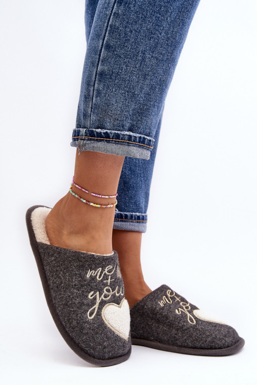 Mabira, un modèle classique, est réchauffée par un modèle audacieux de couleur grise Mabira, un modèle classique, est réchauffée par un modèle audacieux de couleur grise