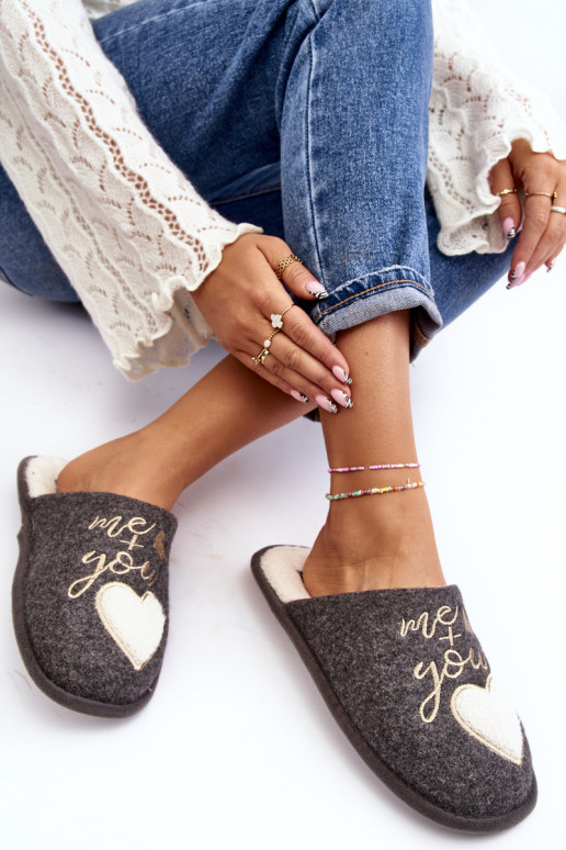 Mabira, un modèle classique, est réchauffée par un modèle audacieux de couleur grise Mabira, un modèle classique, est réchauffée par un modèle audacieux de couleur grise