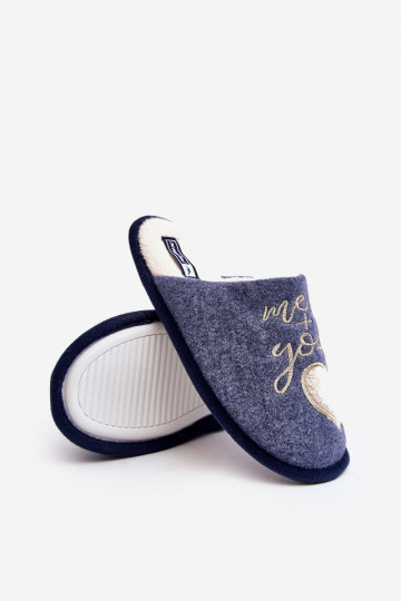 Mabira, un modèle classique, est réchauffée par un modèle audacieux de couleur bleue