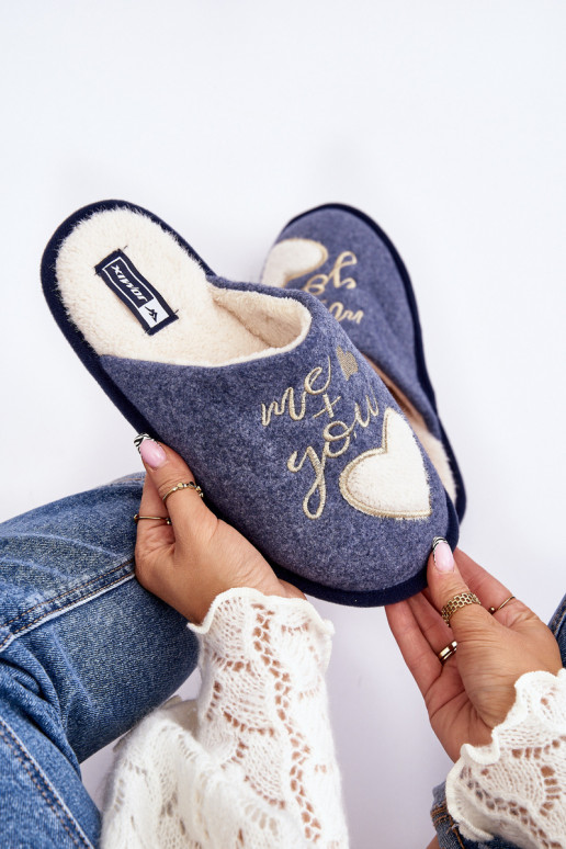 Mabira, un modèle classique, est réchauffée par un modèle audacieux de couleur bleue Mabira, un modèle classique, est réchauffée par un modèle audacieux de couleur bleue