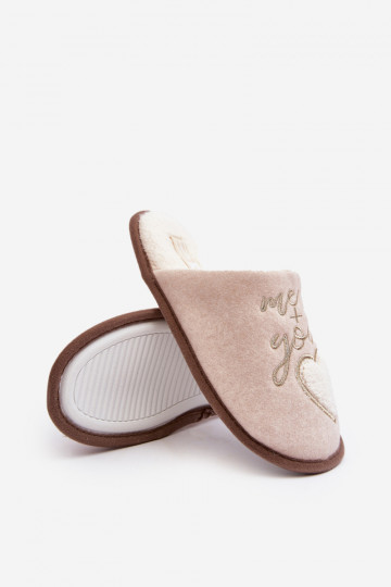 Chaussons modèle classique Couleur beige chaud Mabira du modèle résistant