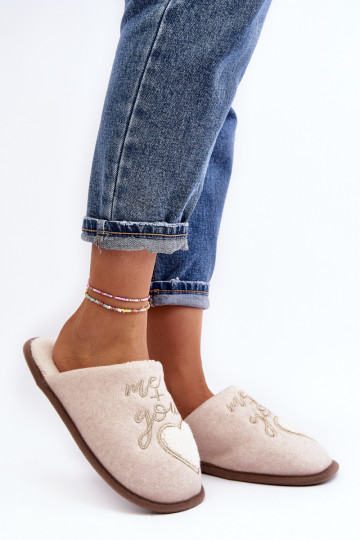 Chaussons modèle classique Couleur beige chaud Mabira du modèle résistant 2