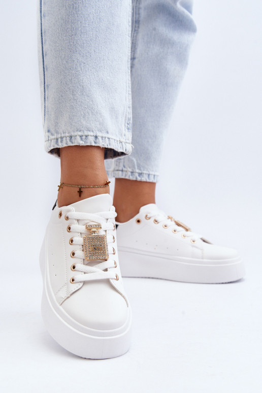 Chaussures modèle baskets avec ornements de couleur blanche Celedria