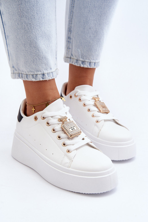 Chaussures modèle baskets avec ornements de couleur blanche Celedria