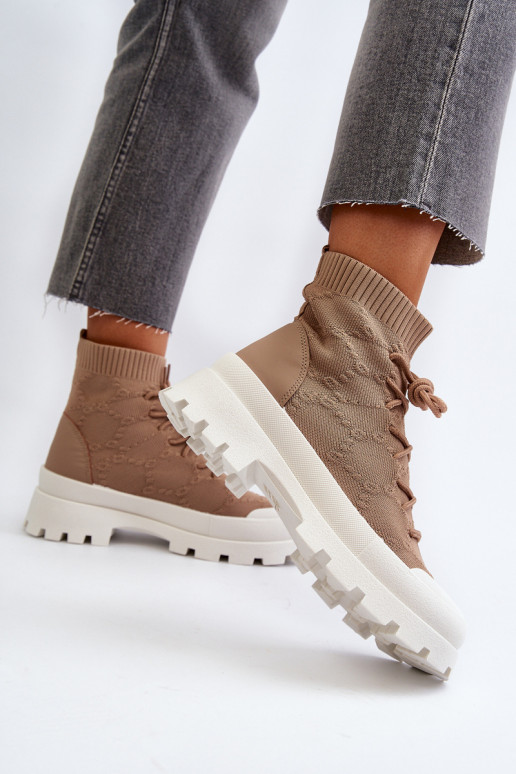 avec une semelle intérieure de type chaussette avec une semelle intérieure de type chaussette