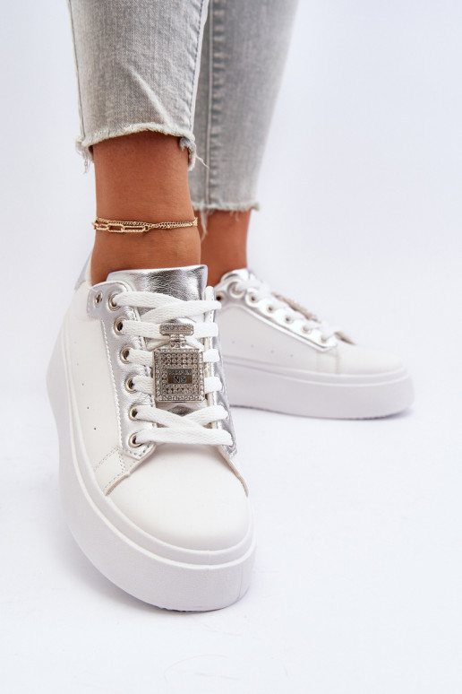 Chaussures modèle baskets avec ornements de couleur blanche Celedria