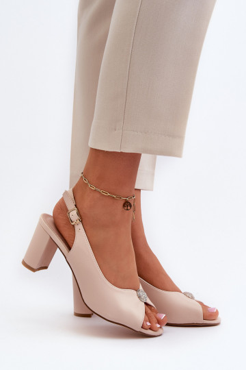 Sandale Trasea dans un style élégant avec des talons avec des ornements 2