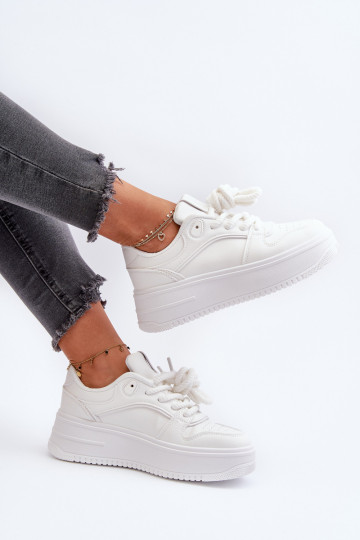 Chaussures modèle baskets avec plateforme en cuir écologique de couleur blanc Vhisper 2