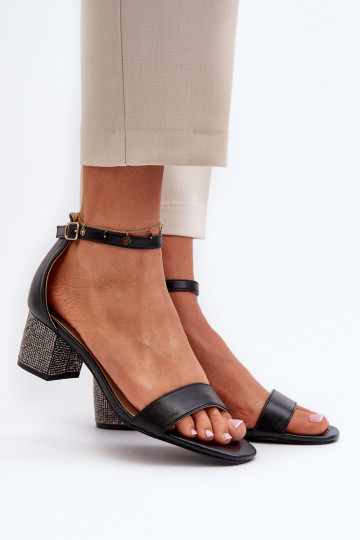 Sandales en cuir écologique pour femmes Zdobionym Obcasie couleur noire Wiatalia