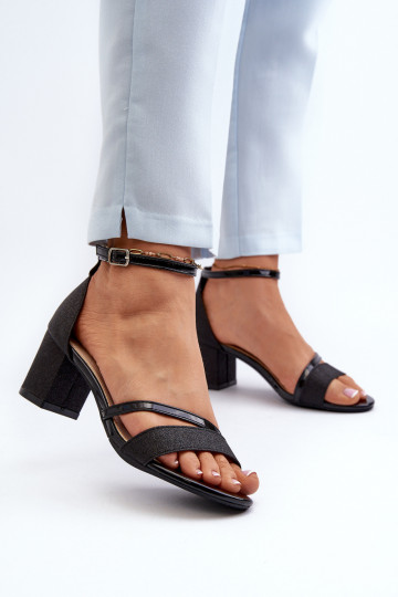 Sandales brillantes à talons bas de couleur noire Ploemis