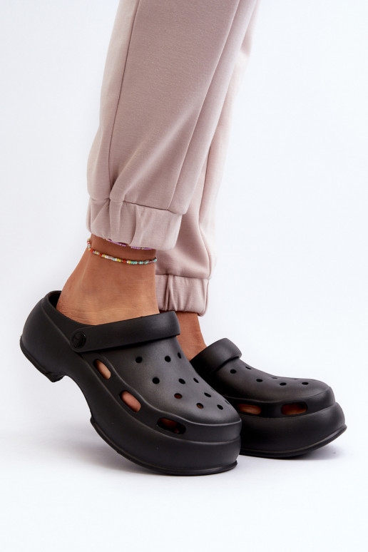 Chaussons légers Chaussons pour femmes à semelles massives tendance de couleur noir Danollia