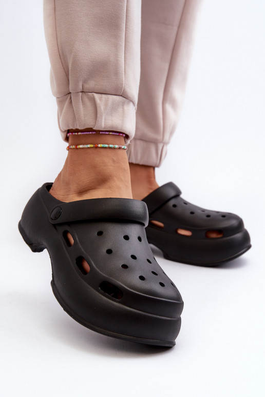 Chaussons légers Chaussons pour femmes à semelles massives tendance de couleur noir Danollia