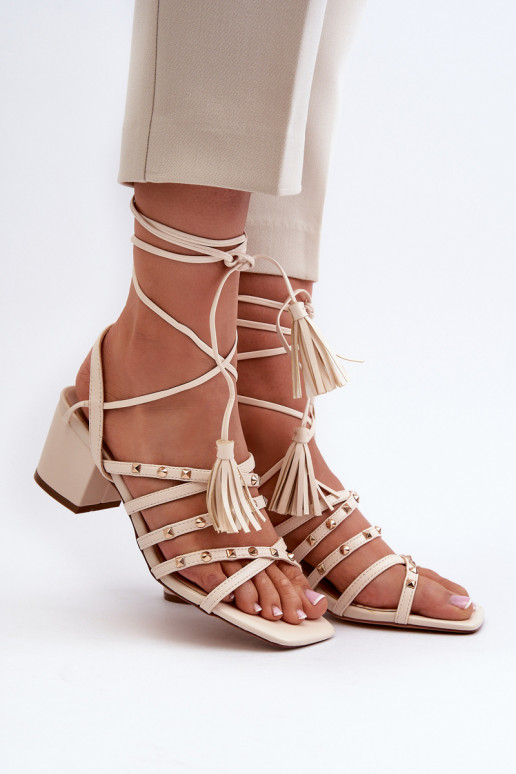 Sandales à lacets à talons bas Chrisele beiges Ozdobione