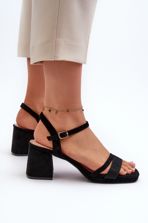 Élégantes sandales à talons hauts Z Błyszczącym en couleur noire Tessata