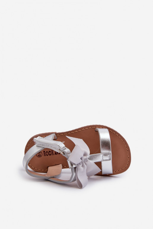 sandales Enfant avec rubans avec attaches adhésives couleur argent Joratia