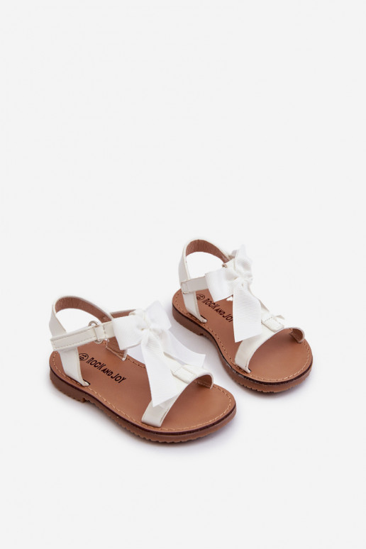Sandales laquées Enfant avec rubans à attaches adhésives de couleur blanc Joratia