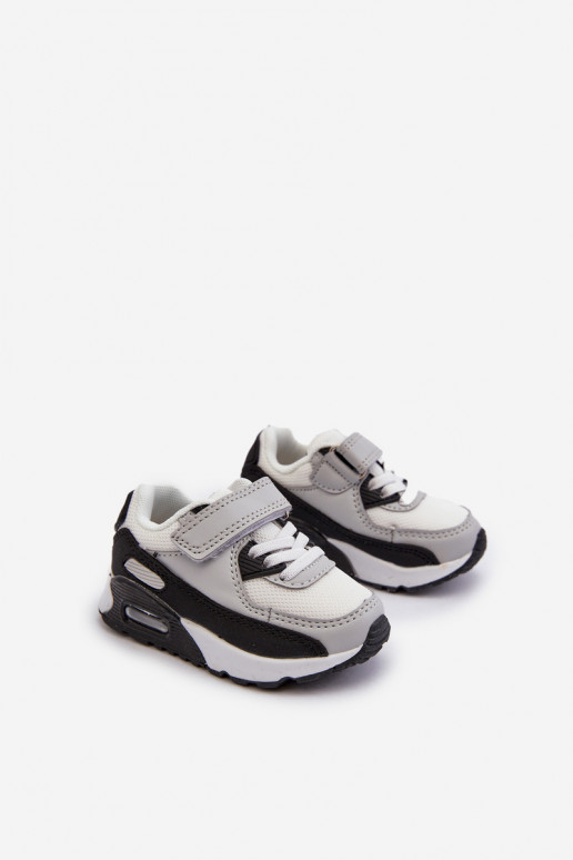 Modèle de sneaker enfant chaussures à attaches adhésives couleur gris Krissandra Modèle de sneaker enfant chaussures à attaches adhésives couleur gris Krissandra