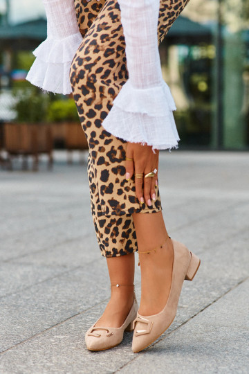 Chaussures à talons bas avec ornements en suède écologique S.Barski KV27-034 beige 2