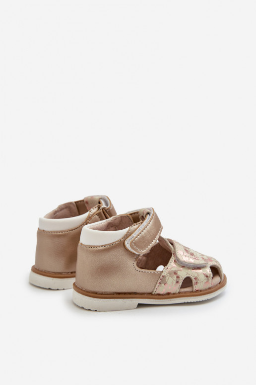 Sandales enfant à motifs avec attaches adhésives couleur or Maellita Sandales enfant à motifs avec attaches adhésives couleur or Maellita