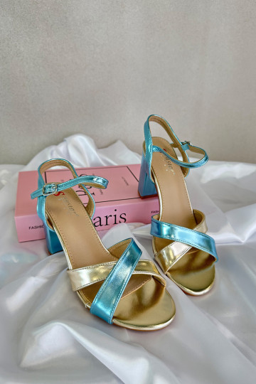 Sandales à talons élégants bleu ciel et dorées en simili cuir avec inscription Abilica 2