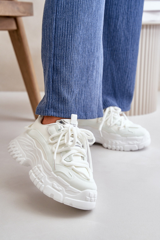 Baskets modèle chaussures pour femmes à semelles massives à la mode de couleur blanche Nevela
