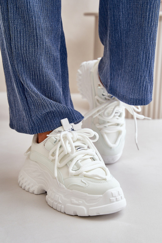 Baskets modèle chaussures pour femmes à semelles massives à la mode de couleur blanche Nevela
