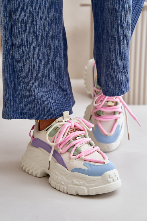 Baskets modèle chaussures femme avec semelles massives à la mode en différentes couleurs Nevela