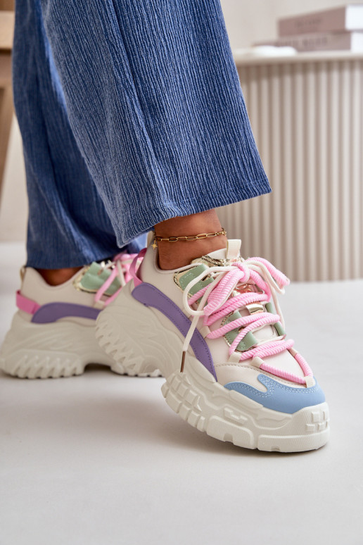 Baskets modèle chaussures femme avec semelles massives à la mode en différentes couleurs Nevela