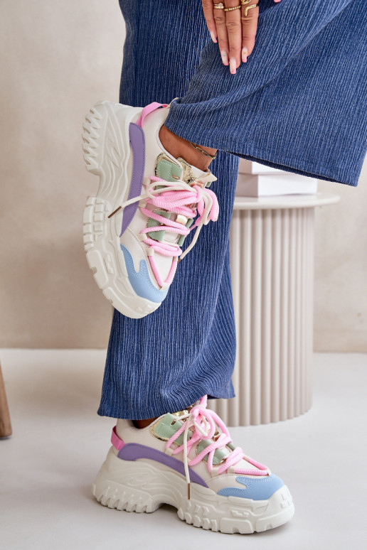 Baskets modèle chaussures femme avec semelles massives à la mode en différentes couleurs Nevela