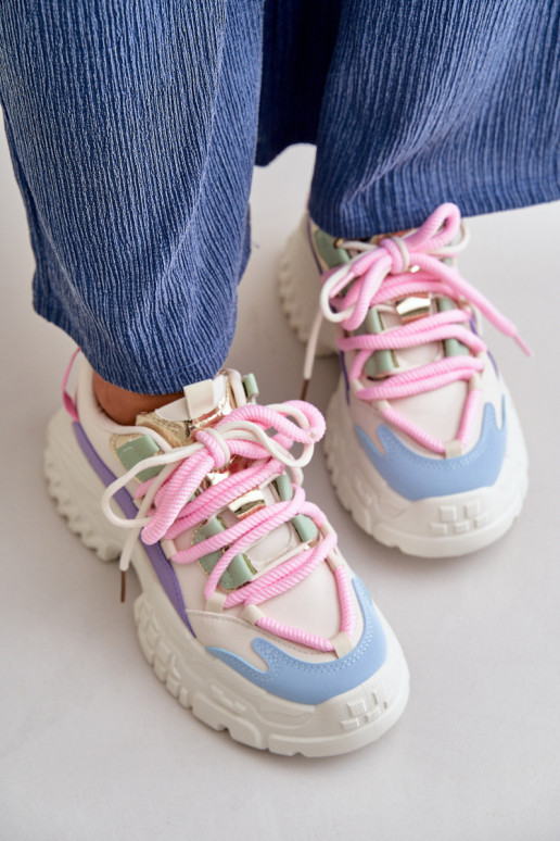 Baskets modèle chaussures femme avec semelles massives à la mode en différentes couleurs Nevela