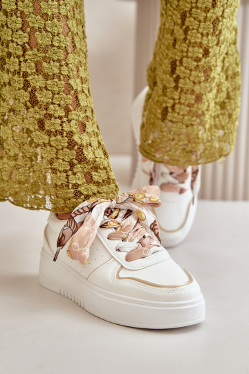 Baskets modèle chaussures pour femmes avec plateforme avec lacets décoratifs de couleur blanche Mistra 2