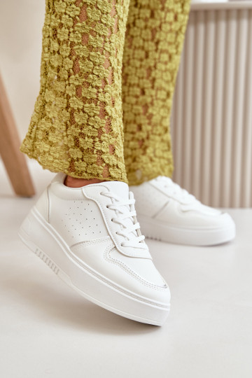 Baskets modèle chaussures pour femmes avec plateforme avec lacets décoratifs de couleur blanche Mistra