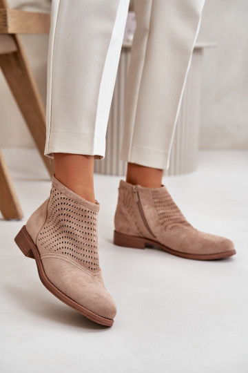 Bottes pour femmes avec des talons larges avec des éléments ajourés beige S.Barski HY42-076
