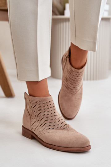 Bottes pour femmes avec des talons larges avec des éléments ajourés beige S.Barski HY42-076 2