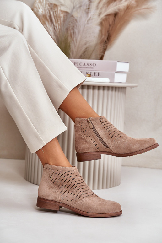 Bottes pour femmes avec des talons larges avec des éléments ajourés beige S.Barski HY42-076 Bottes pour femmes avec des talons larges avec des éléments ajourés beige S.Barski HY42-076