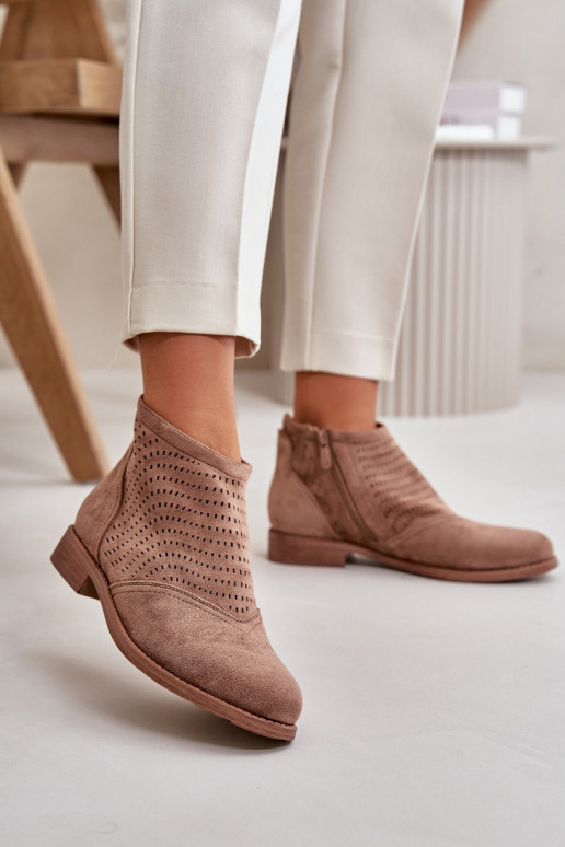 Bottes pour femmes avec des talons larges avec des éléments ajourés marron S.Barski HY42-076