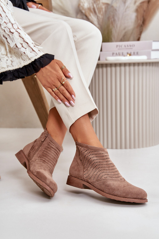 Bottes pour femmes avec des talons larges avec des éléments ajourés marron S.Barski HY42-076