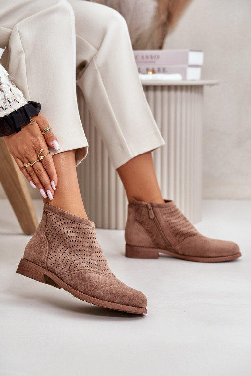 Bottes pour femmes avec des talons larges avec des éléments ajourés marron S.Barski HY42-076