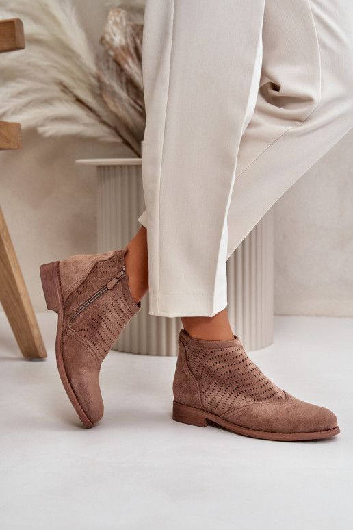 Bottes pour femmes avec des talons larges avec des éléments ajourés marron S.Barski HY42-076